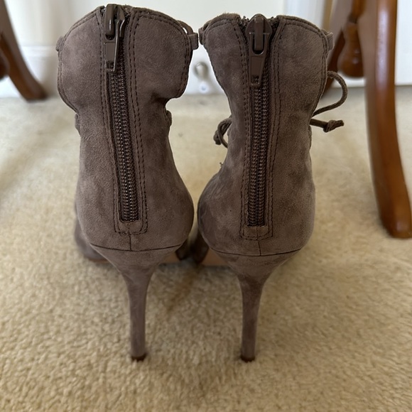 Vince Camuto heels - Picture 2 of 3